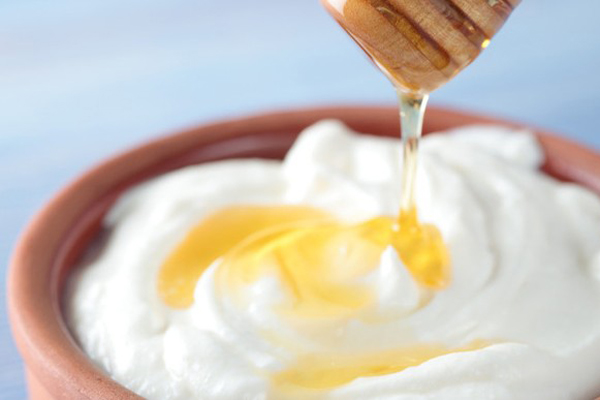 Cách làm đẹp da mặt bằng sữa chua không đường Cach-lam-dep-da-mat-bang-sua-chua-khong-duong.jpg