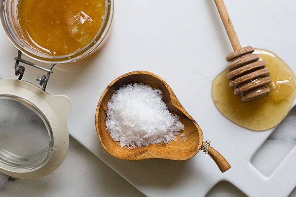 cach-lam-trang-da-bang-mat-ong-va-muoi1 cach-lam-trang-da-bang-mat-ong-va-muoi1.jpg