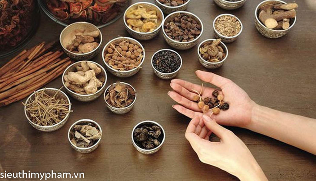 Bài thuốc đông y trị dị ứng da mặt dong-y-tri-di-ung-thoi-tiet-tren-da-mat.jpg