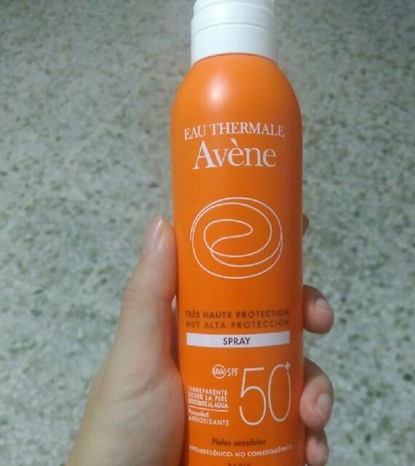 review-xit-chong-nang-avene-ultra-light-hydrating-sunscreen-lotion-spray.jpg