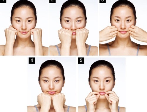 Cách massage mặt chống lão hóa bằng nắm đấm