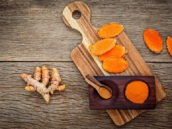 Cách trị sẹo thâm ở chân bằng nghệ Cách trị sẹo thâm ở chân bằng nghệ