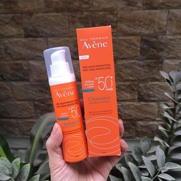 review-kem-chong-nang-avene-cleanance-solaire-sunscreen-spf50-1.jpg