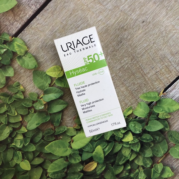 review-kem-chong-nang-uriage-hyseac-fluide-spf50-cho-da-mun-da-dau.jpg