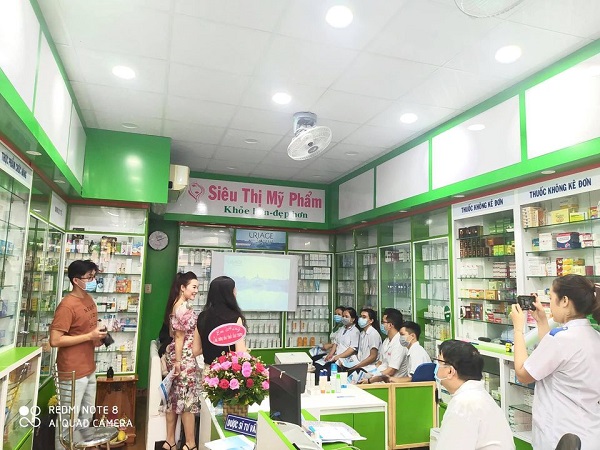 tranning-tu-duoc-my-pham-uriage-tai-sieu-thi-my-pham.jpg